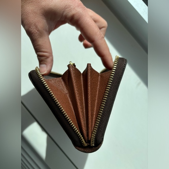 Louis Vuitton monogram Zippy Wallet - Picture 12 of 14